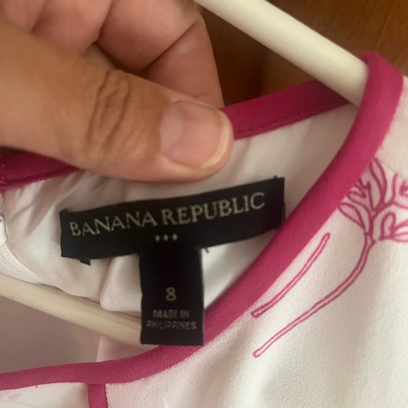 Banana Republic Women’s floral dressy pink and white top - Picture 2 of 3